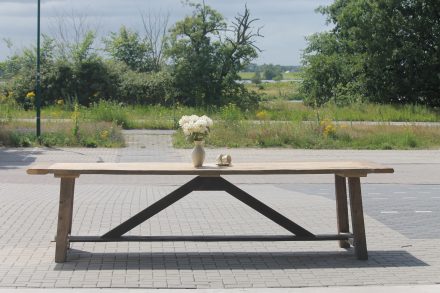 Oud eiken kloostertafel