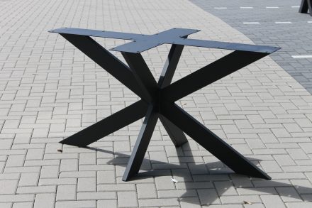 Stalen onderstel tafel spinpoot