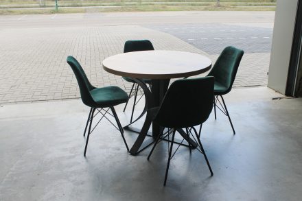 Eiken tafel rond met stalen onderstel